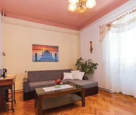 Sunnyside Apartment Trget