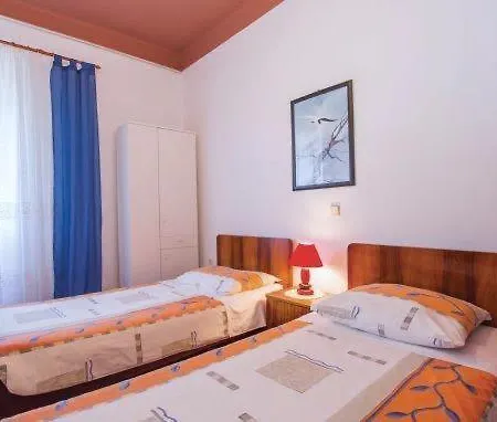 Sunnyside Apartment *